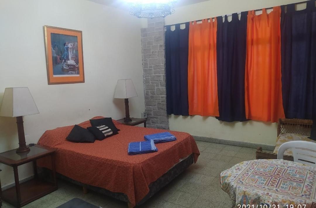 Olivos, Posada Y Habitaciones Buenos Aires Ngoại thất bức ảnh